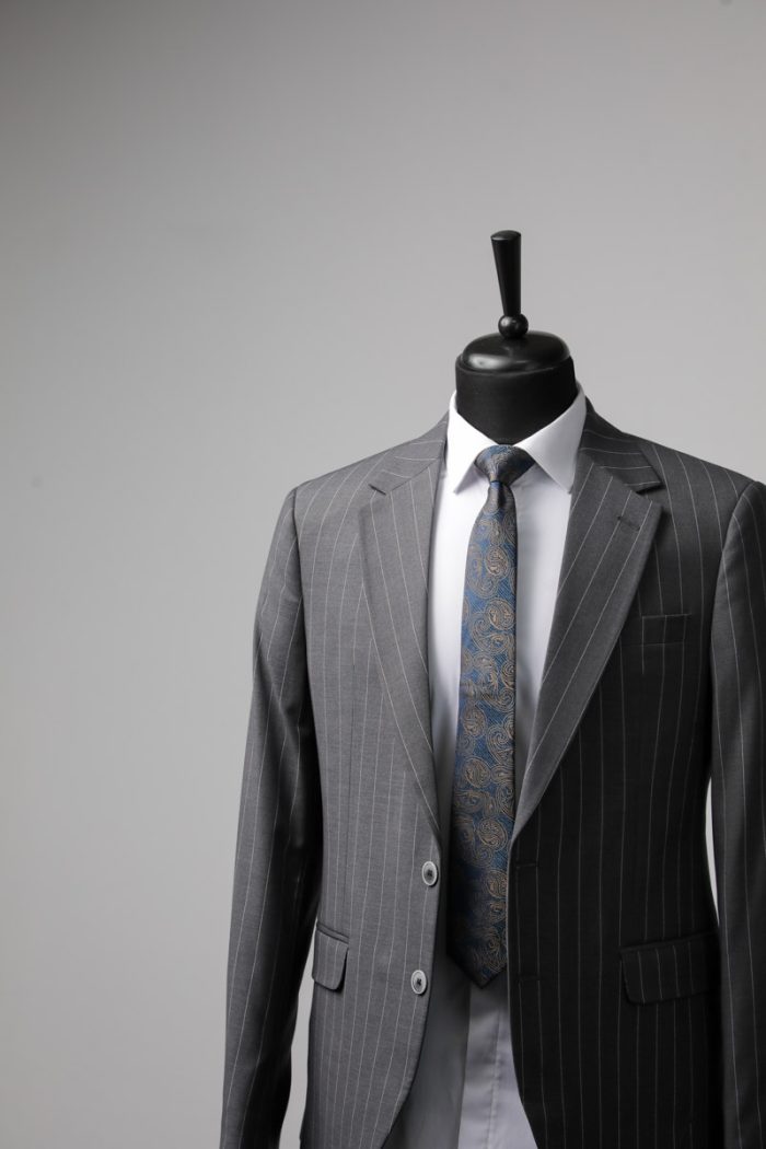 Costum Gri în Dungi – Autoritate și Stil - imagine 6