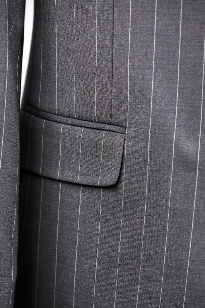Costum Gri în Dungi – Autoritate și Stil - imagine 4