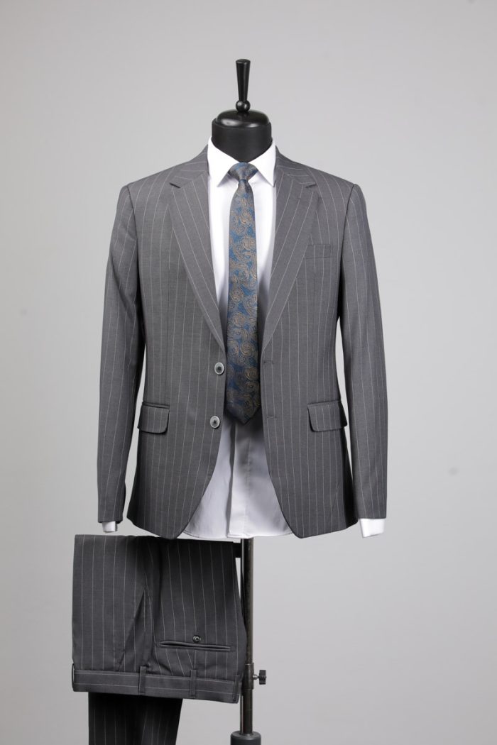 Costum Gri în Dungi – Autoritate și Stil - imagine 5