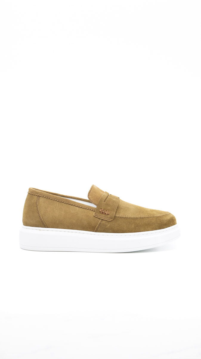 costume barbati sibiu costume de mire costume de ceremonie camasi sibiu camasi de mire camasi elegante-24 Loafers Rosinni Camel Suede – Mocasini din Piele Întoarsă Caramel cu Talpă Hybrid White - imagine 1